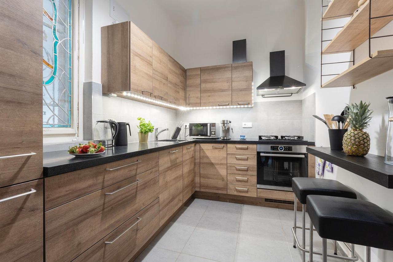 Apartament Bright And Spacious Attic Praga